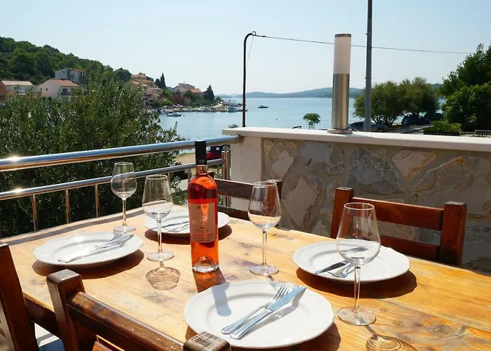 Sandra ゲストハウス ティスノ